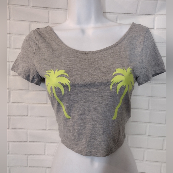 Divided Gray Palm Tree Crop Top - Picture 2 of 8